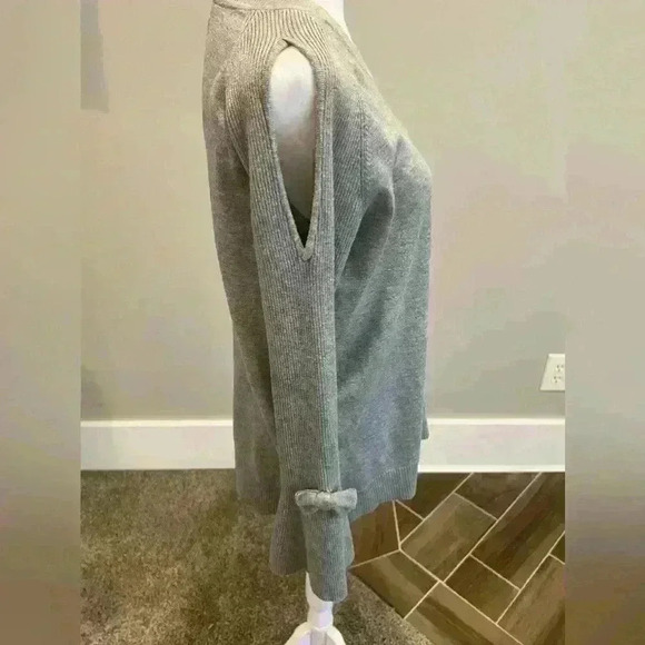 KARL LAGERFELD gray Ribbed long sleeve sweater bell sleeves bow medium - Picture 2 of 9